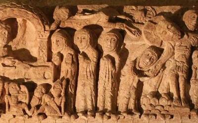 Architrave XIIsec.-Cripta Cattedrale romanica