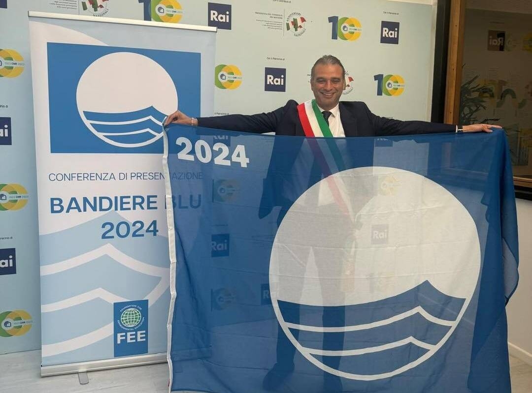 Immagine: BANDIERA_BLU_SINDACO_2024
