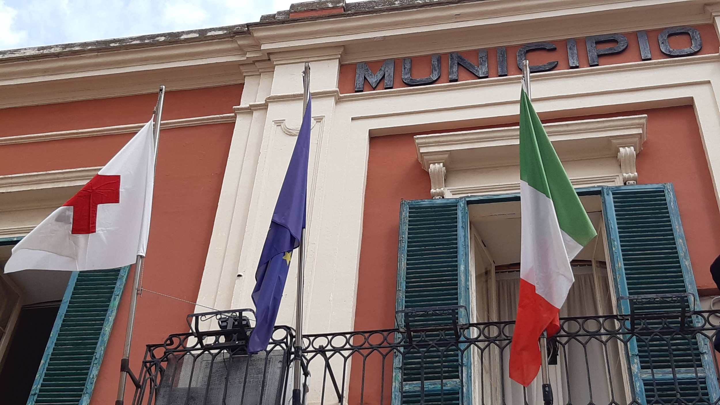 Immagine: BANDIERA_CROCE_ROSSA_2021
