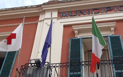 Immagine: BANDIERA_CROCE_ROSSA_2021