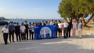 La Bandiera Blu 2024 sventola sulle spiagge di Monopoli