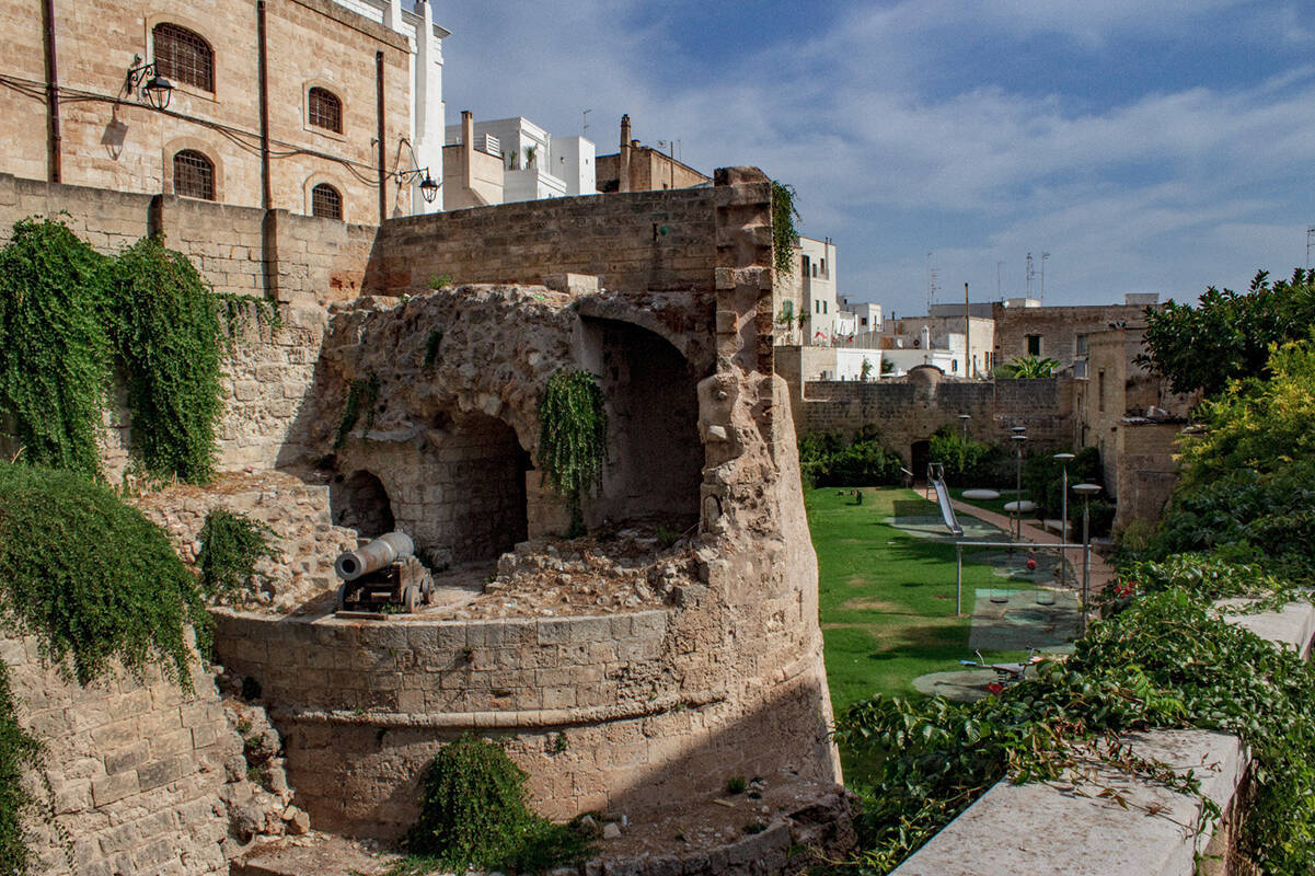 Fossato mura antiche via Cadorna 