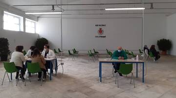 Le aperture del mese di dicembre dell’hub vaccinale di via Arenazza