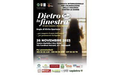 Immagine: Lions club. dietro la finestra