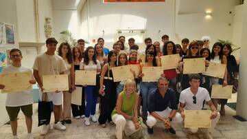 Consegnata una pergamena ai diplomati con 100 e con lode