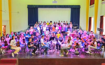 Immagine: Orchestra e Coro Scuola Secondaria G. Galilei - Monopoli