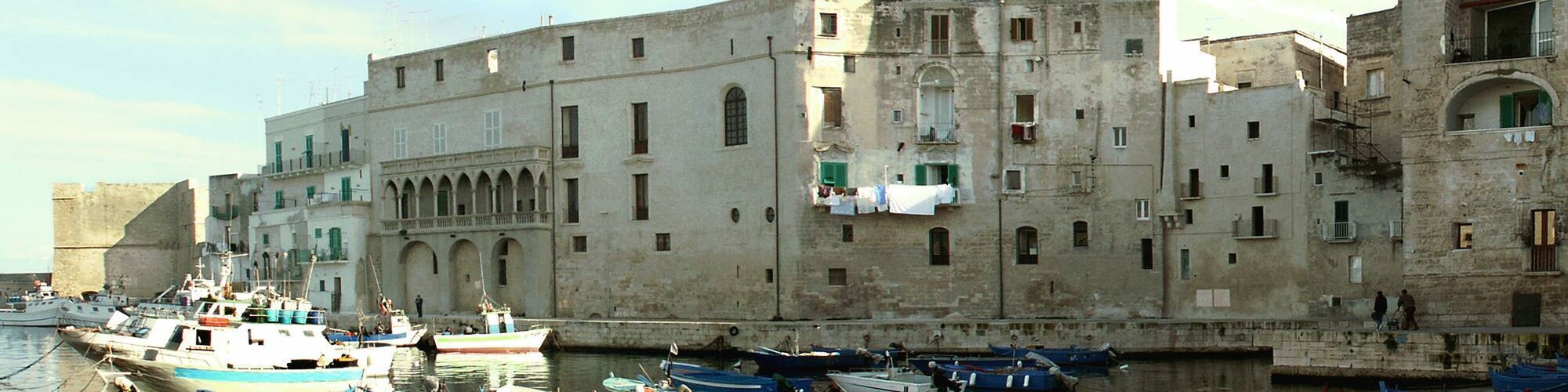 Monopoli, porto vecchio e palazzo Martinelli