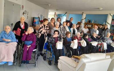 Immagine: PANETTONI_ANZIANI_17_12_2024_02