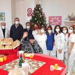 Immagine: PANETTONI_ANZIANI_19_11_2022_02