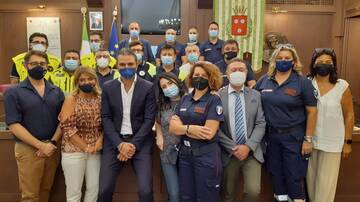 Una pergamena per i volontari dell’hub vaccinale